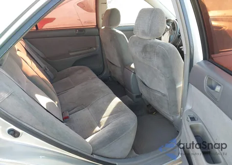 2003 Toyota Camry Le z USA, uszkodzony, nr VIN JTDBE32K530237632